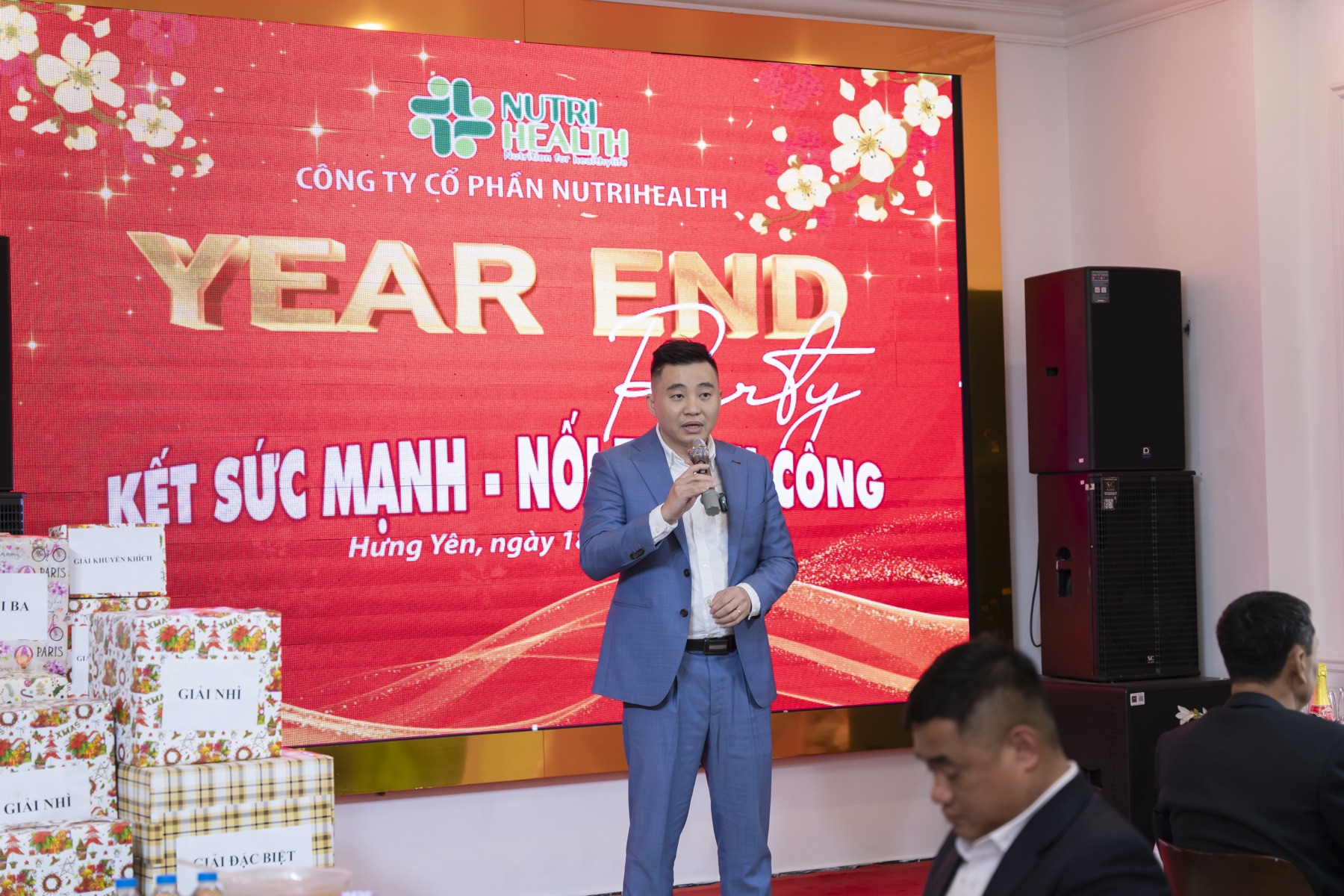 Điều hành và kết nối đội ngũ