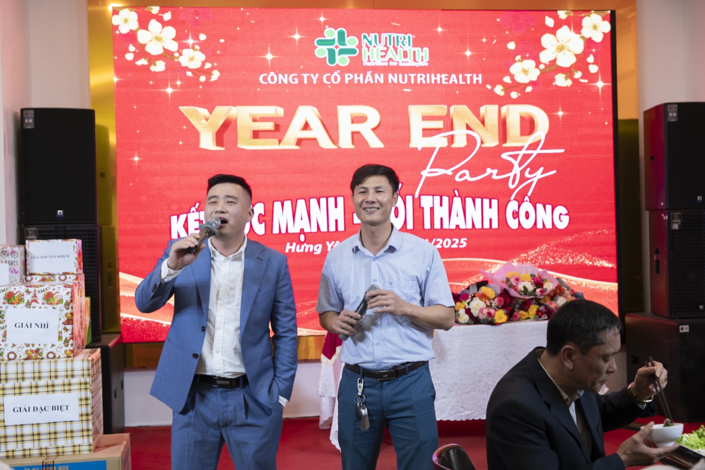 Giao lưu cùng đội ngũ